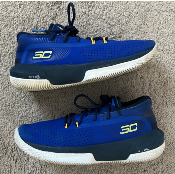 Kids Under Armour SC 3Zero III Steph Curry Basketball shoes Size 5 - Picture 2 of 4